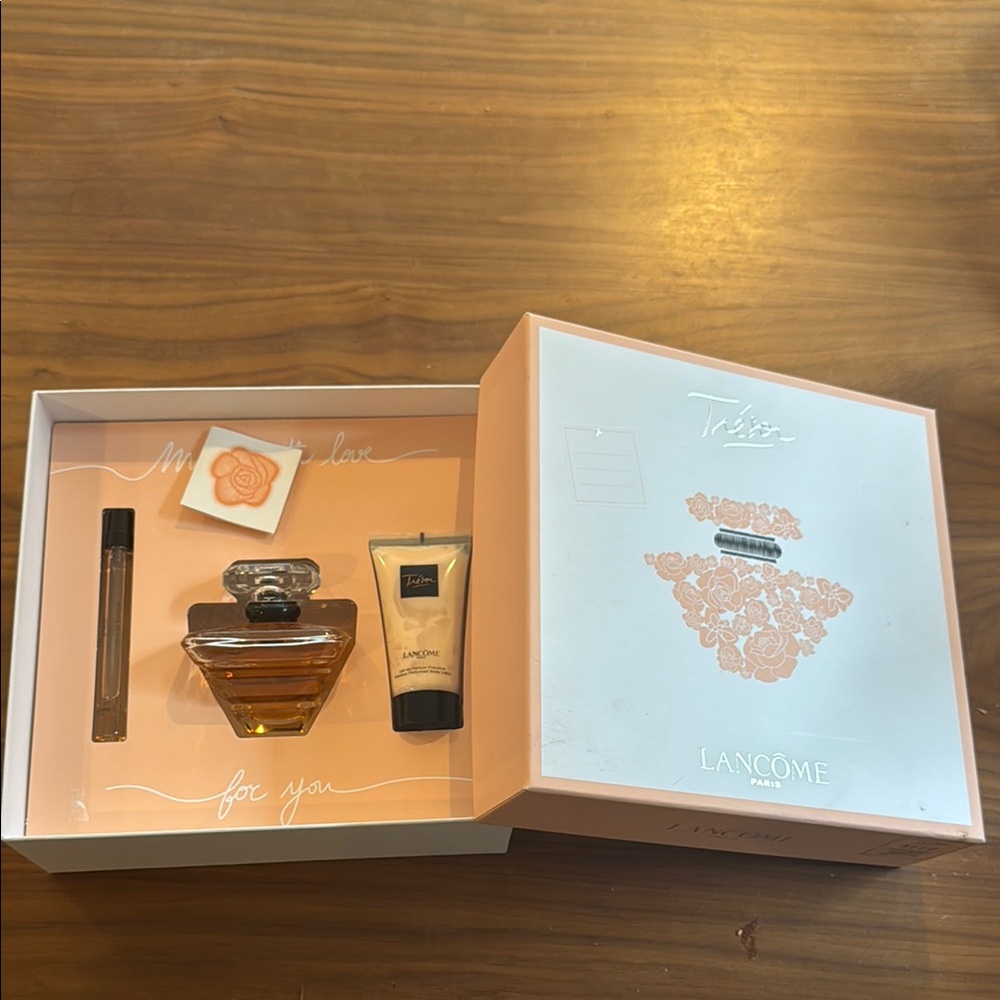 Lancome Tresor gift set, perfume, sample , and lotion . All the are unused